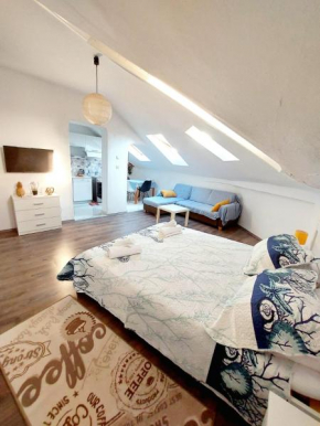 Apartment top center Lucia